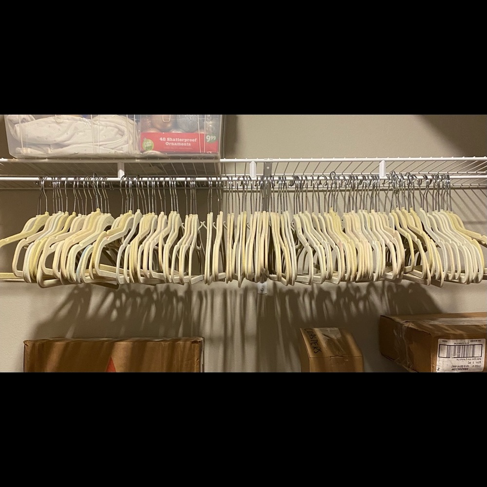 100 Non-slip Velvet Hangers